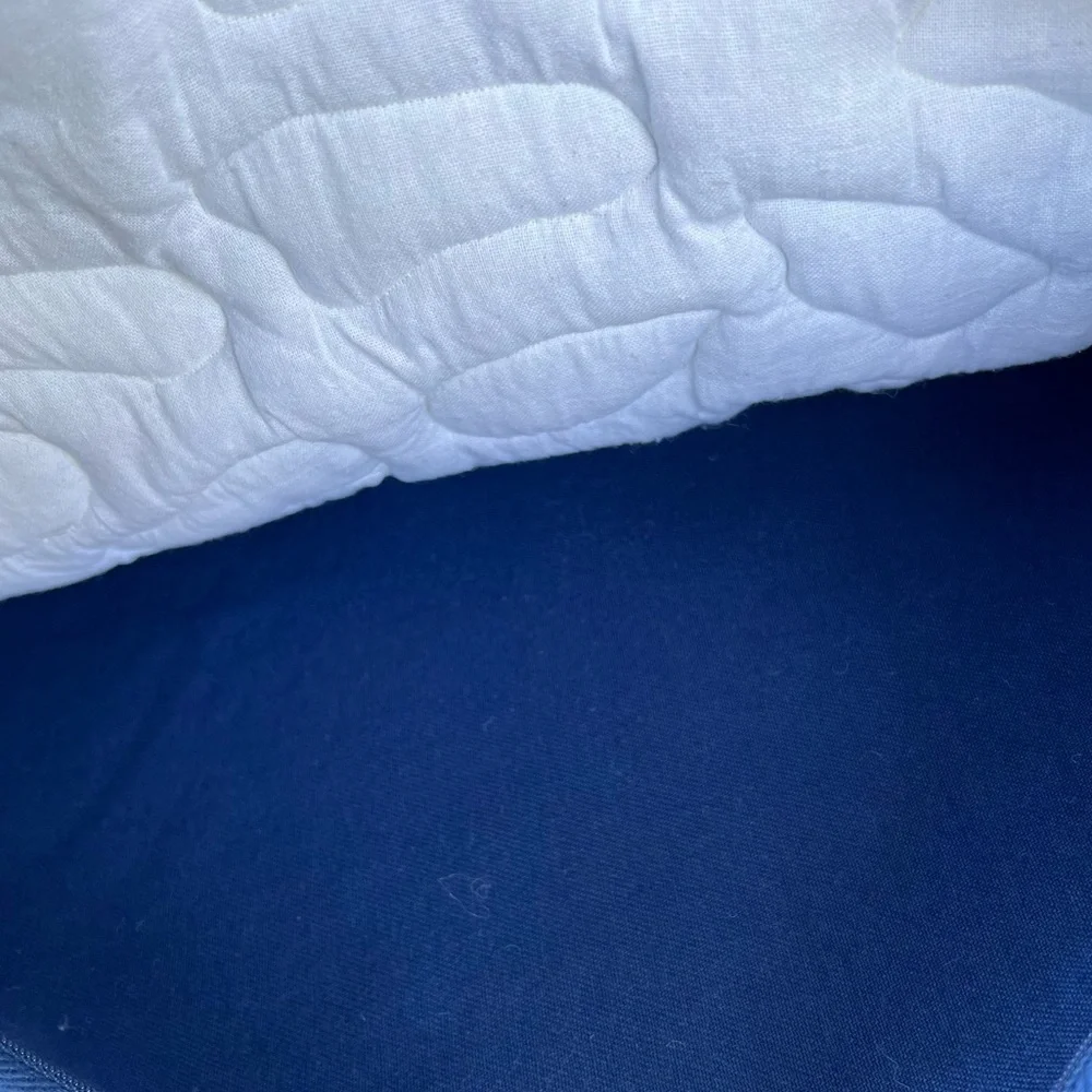 Annie Selke Pinecone Hill Pebbles Blue White Quilted Pillow Cover 22x22 GUC